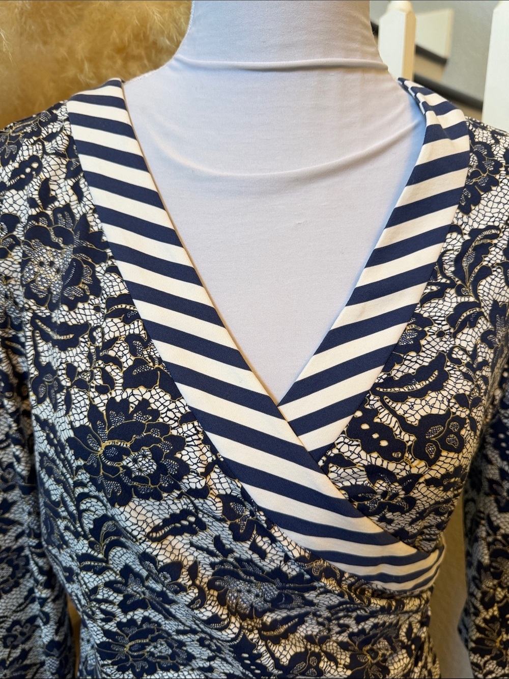J. McLaughlin Catalina Cloth Faux Wrap Dress Blue White Floral Stripe Trim SZ S - Picture 3 of 8